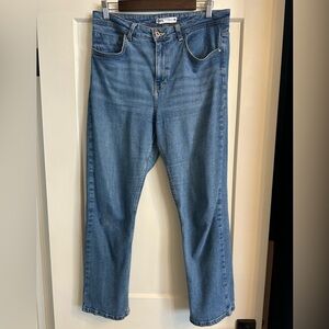 Zara Straight Cut Denim Jeans Medium/Light Wash